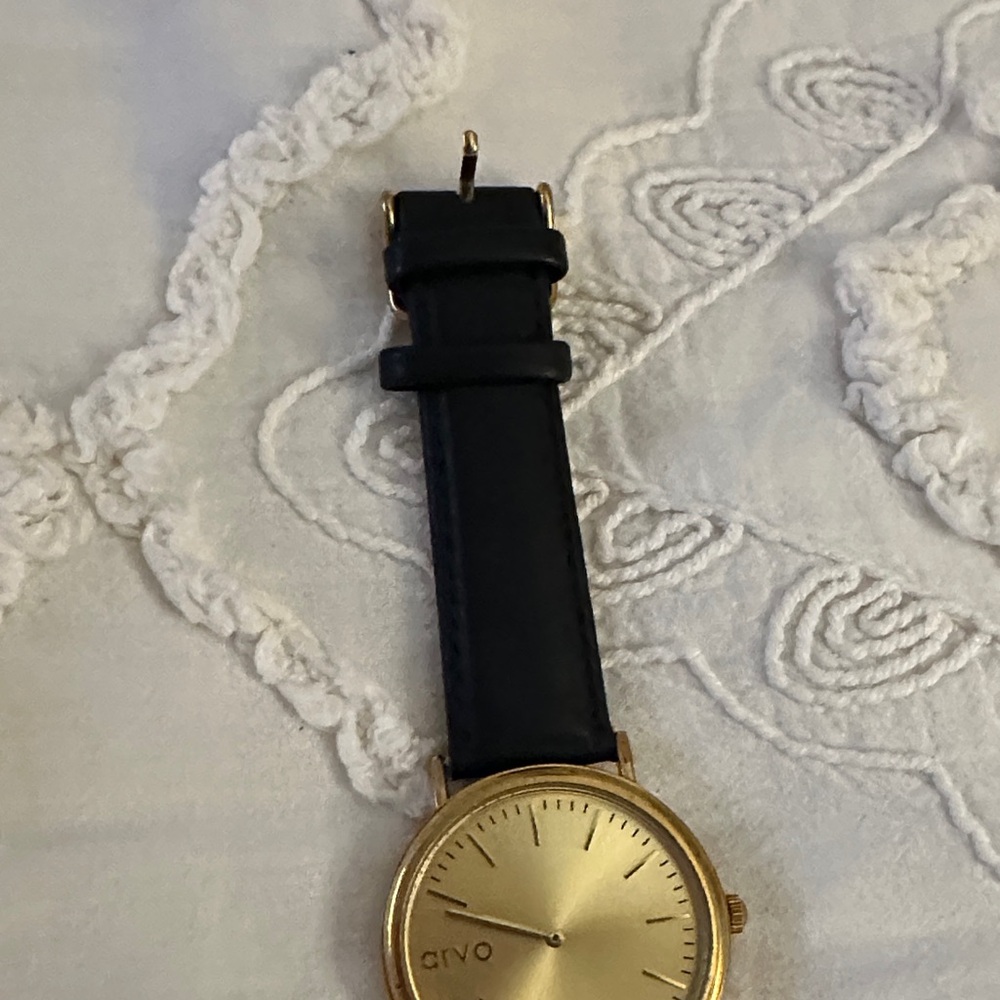 Arvo Gold-Tone Minimalist Watch with Black Leather Strap unisex - Picture 4 of 7